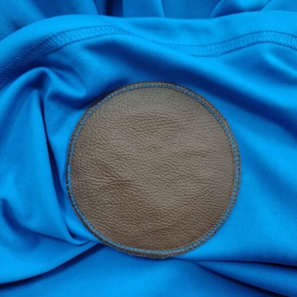 NWT Twisty Tee V-Neck Party Shirt Built-in Bottle Opener Sz S - Picture 6 of 8